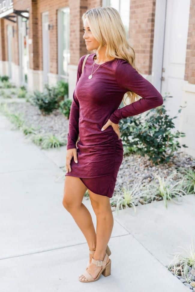 Quelle couleur de chaussures avec une robe bordeaux ? Blog Introduction