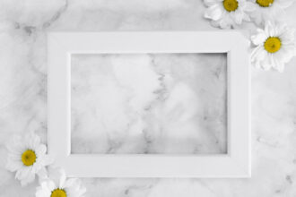 Plaque funéraire : la personnalisation au centre des créations sur mesure...